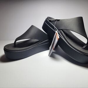 Crocs Women's Brooklyn Flip Flops SIZE 7